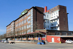 Gewerbearchitketur, Industriearchitektur auf der Peute in Hamburg Veddel - Elbe Gewerbe Zentrum / EGZ.