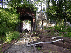 ehem. Durchfahrt der Altonaer Hafenbahn unter der Strasse Elbberg - Bilder aus Hamburg Altona.