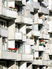 Balkons mit Geranien - Bilder aus Hamburg Osdorf.