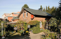 Wohnhaus - Ziegelhaus mit Vorgarten - Borsteler Chaussee.