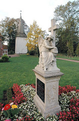 Friedhof Hamburg Neuengamme - St. Johanniskirche - Kirchturm aus Holz.