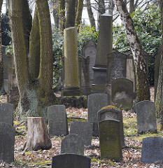 Grabsteine auf dem Jüdischen Friedhof / Foersterweg Hamburg Stellingen.