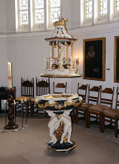 Historisches Barock-Taufbecken der Maria Magdalena Kirche in Hamburg Moorburg.