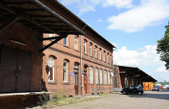 Wandsbeker Güterbahnhof - erbaut 1915 - Abfertigung Stückgutverkehr; zweistöckiger Backsteinrohbau der Expressgüterabfertigung.
