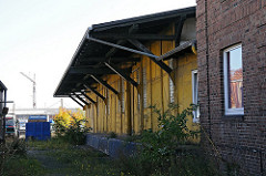 Hamburg Billbrook - Moorfleeter Strasse ehemaliger Güterbahnhof. Lagerschuppen mit Laderampe.