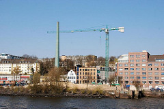 Baukräne am Elbufer - Baustelle an der Grossen Elbstrasse - Hafenrandbebauung in Hamburg Altona. (2005)