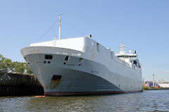 Frachtschiff RoRo, Roll on Roll off Frachter am Liegeplatz des Rethe Ufers in Hamburg Wilhelmsburg; die Autopride hat eine Länge von 126m.