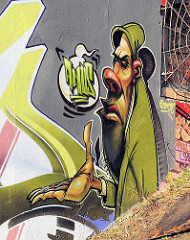 Graffiti an einer Hauswand in der St. Pauli Hafenstrasse - Bezirk Hamburg Mitte.