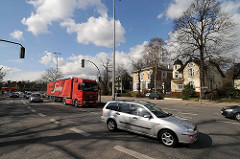 Bahrenfelder Marktplatz Strassenverkehr in Hamburger Stadtteil - Bilder aus Hamburgs Bezirken