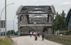 Hamburgs Kleiner Grasbrook Freihafenelbbruecke - Brücke über die Norderelbe.
