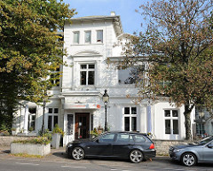 Historisches Gebäude des Mühlenkamper Fährhauses - Anlegestelle der Alsterdampfer; erbaut 1916