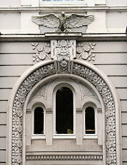 Fassadenschmuck Wohngebäude HH-Hohenfelde - Adler als Stuckdekor - Historismus in der Hamburger Architektur.