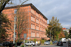 Hamburgs historische Architektur - Bilder aus Hamburg Hohenfelde, Schulgebäude roter Backstein.