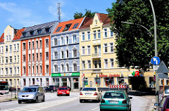 Farbige Gründerzeitgebäude in Hamburg Wilstorf - Wohnbebauung an der Haupverkehrsstrasse des Stadtteils.