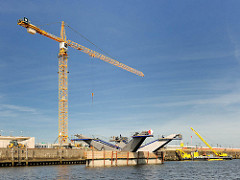 Baustelle der Brücke über den Baakenhafen am Versmannkai in der Hamburger Hafencity.