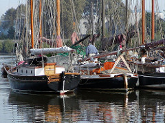 historische Fischerboote - Segelboote Fischfang - Finkenwerder Hafen.