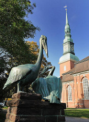 Pelikane, Brunnenfiguren aus Bronze 1958; Bildhauer Ernst Hansen - Hauptkirche Altona St. Trinitatis.