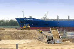 Bauarbeiten am Kirchenpauerkai - Schiff auf der Norderelbe; Bilder aus der Hansestadt Hamburg.