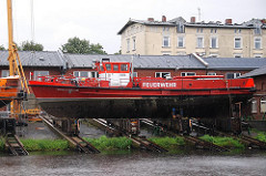 Schiffswerft am Harburger Werfthafen - Reparaturwerft - Löschboot der Feuerwehr - Harburger Schloss.