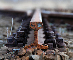 Stillgelegte Bahnstrecke an der Versmannstrasse - die Gleise werden aufgetrennt und abtransportiert. 2007