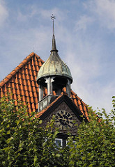Stadtteil Billwerder Glockenhaus Malermuseum Glockenturm Uhr im Giebel.