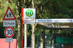 Schild Schule 30km/h Haltestelle Schule Mümmelmannsberg Bushaltestelle
