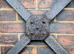 Historische Bauweise - Industriearchitektur; Eisenfachwerk im Hamburger Hafen; Stadtteil Kleiner Grasbrook.