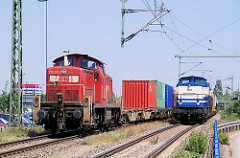Güterzüge / Lokomotiven auf den Gleisen der Hafenbahn in Hamburg Waltershof.