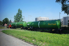 Tankwagen mit Biokraftstoff auf den Gleisen der Hafenbahn im Hamburger Hafengebiet Waltershof.