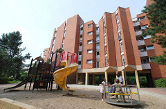 Spielplatz und Wohnblocks Hamburg Mümmelmannsberg Stadtteil Billstedt.
