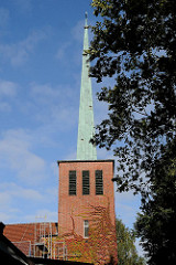 Kirchturm der Katholischen St. Annen Kirche - Hamburg Ochsenzoll, Schumggelstieg.