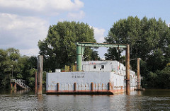 Kleiner Grasbrook - Moldauhafen Dresdner Ufer - Wohnschiff PRAHA.