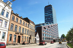 Strassen im Stadtteil Hamburg Harburg - Historische und moderne Bebauung am Karnapp.