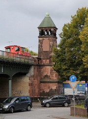 Alsterdorfer Strasse - Bahnbrücke mit Lokomotiven.