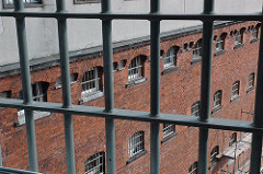Gefängniszelle - Fuhlsbüttler Knast - Hamburger Gefängnisse - Fenstergitter.