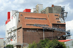 Silogebäude im Stadtteil Hamburg Wilhelmsburg - Speicher und Silos am Rethehafen.