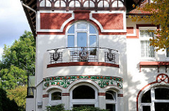 Jugendstilarchitektur farbiges Stuckdekor Jugendstil Villa Borsteler Chaussee.