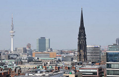 Fotos aus Hamburgs Stadtteilen - Hamburg Altstadt, Dächer der Innenstadt, Turm der St. Nikolaikirche - Fernsehturm.