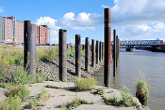 Blick über den Magdeburger Hafen zur Baakenbrücke in der Hafencity Hamburgs (2007)
