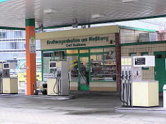 Ehemalige Tankstelle Kraftwagenhallen am Messberg - bei der Ericusspitze in der jetzigen Hamburger Hafencity ca. 2007