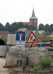 Baustelle zur Verlängerung der Startbahn / Landebahn der Airbuswerke - Häuser und St. Pankratiuskirche - 09 / 2006.