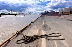 Kirchenpauerkai an der Norderelbe - Bilder aus dem Hafen Hamburgs - Fotos aus dem Stadtteil Hamburg Hafencity