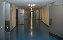 Korridor Gefängnistüren JVA Billwerder Justizvollzugsanstalt Gefängnis / Knast Hamburg.
