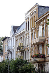 Unterschiedliche Gründerzeitfassaden - Hamburger Architekturfotografie - Wohngebäude Bezirk Harburg - Stadtteil Heimfeld.