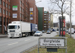Bilder aus dem Bezirk Hamburg Mitte Stadtteil Borgfelde - Stadtteilschild an der Eiffestrasse - Strassenverkehr PKW LKW Hauptverkehrsstrasse.