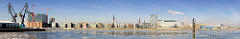 Panorama von der Elbseite der Hamburger Hafencity - Bilder aus den Stadtteilen Hamburgs - Blick über den Südwesthafen; lks. Kräne Afrikakai.
