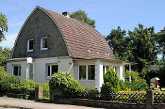 Architektonische Besonderheiten in den Stadtteilen - abgerundete Dachform in Hamburg Wilstorf.