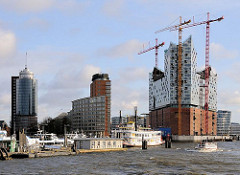 Blick auf die Elbphilharmonie und die Bürotürme am Kehrwieder - Fotos aus der Hamburger Hafencity.