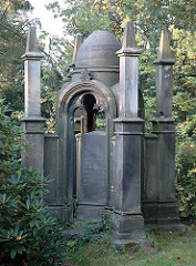 Grabmal Alter Friedhof / Hamburger Stadtteil Harburg.