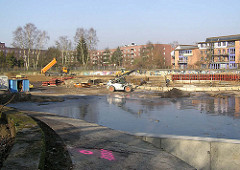 Bauarbeiten auf dem geräumten Bauwagenplatz - anlegen eines Parks in HH-Barmbek (2005)